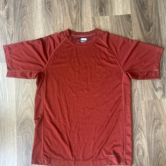 COLUMBIA Men's Rust T-Shirt - Picture 1 of 3